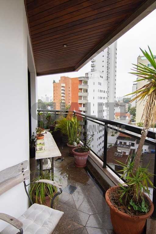 Apartamento á venda na Alameda dos Tupiniquins, 4 dormitórios, 3 suítes