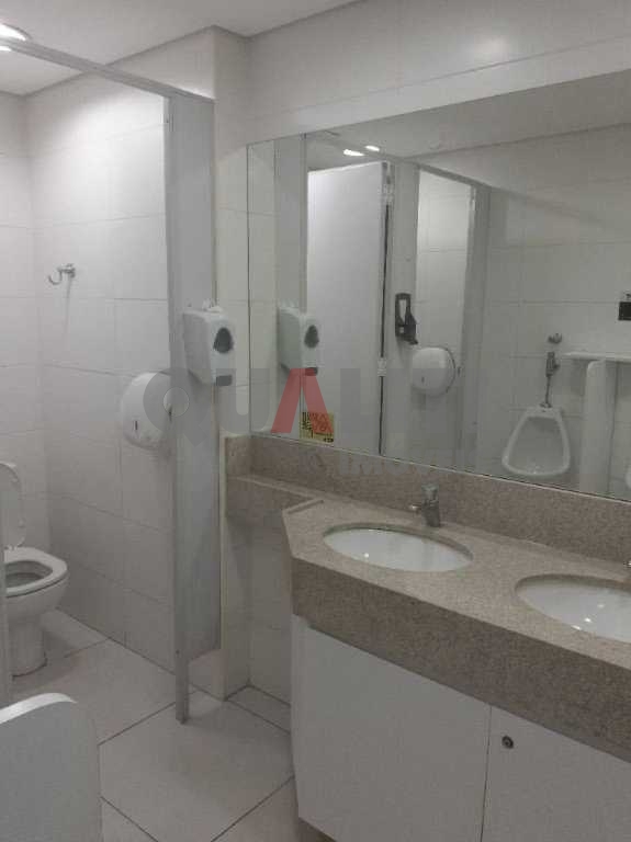 Sala Conjunto Comercial à Venda e ou Locação com 121,52 m², com 4 conjuntos, 4 banheiros e 4 vagas na região Jardim Paulista.