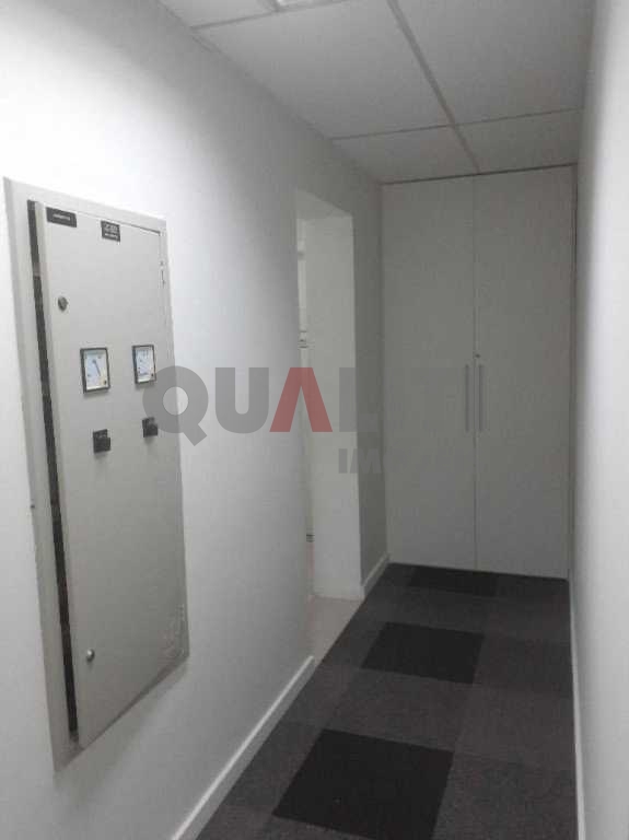Sala Conjunto Comercial à Venda e ou Locação com 121,52 m², com 4 conjuntos, 4 banheiros e 4 vagas na região Jardim Paulista.