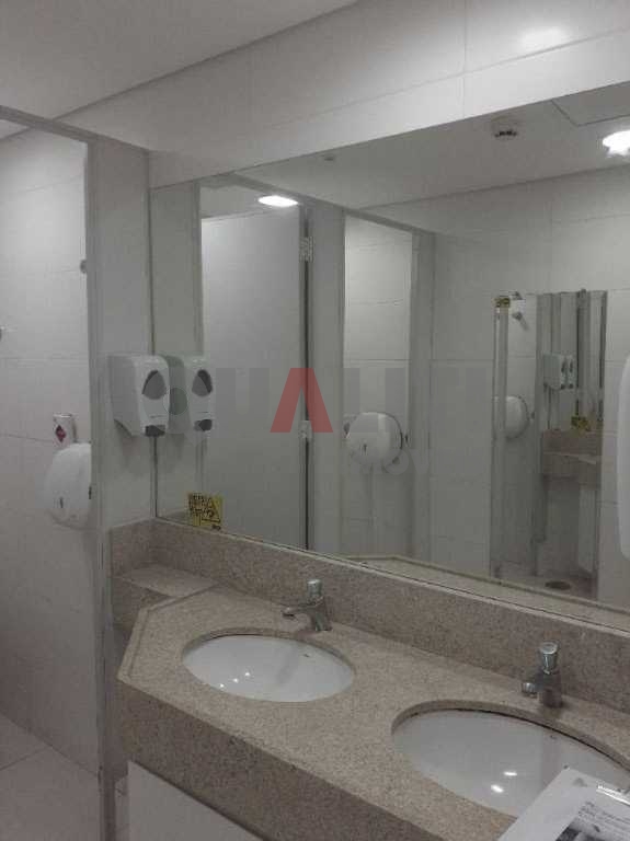 Sala Conjunto Comercial à Venda e ou Locação com 121,52 m², com 4 conjuntos, 4 banheiros e 4 vagas na região Jardim Paulista.