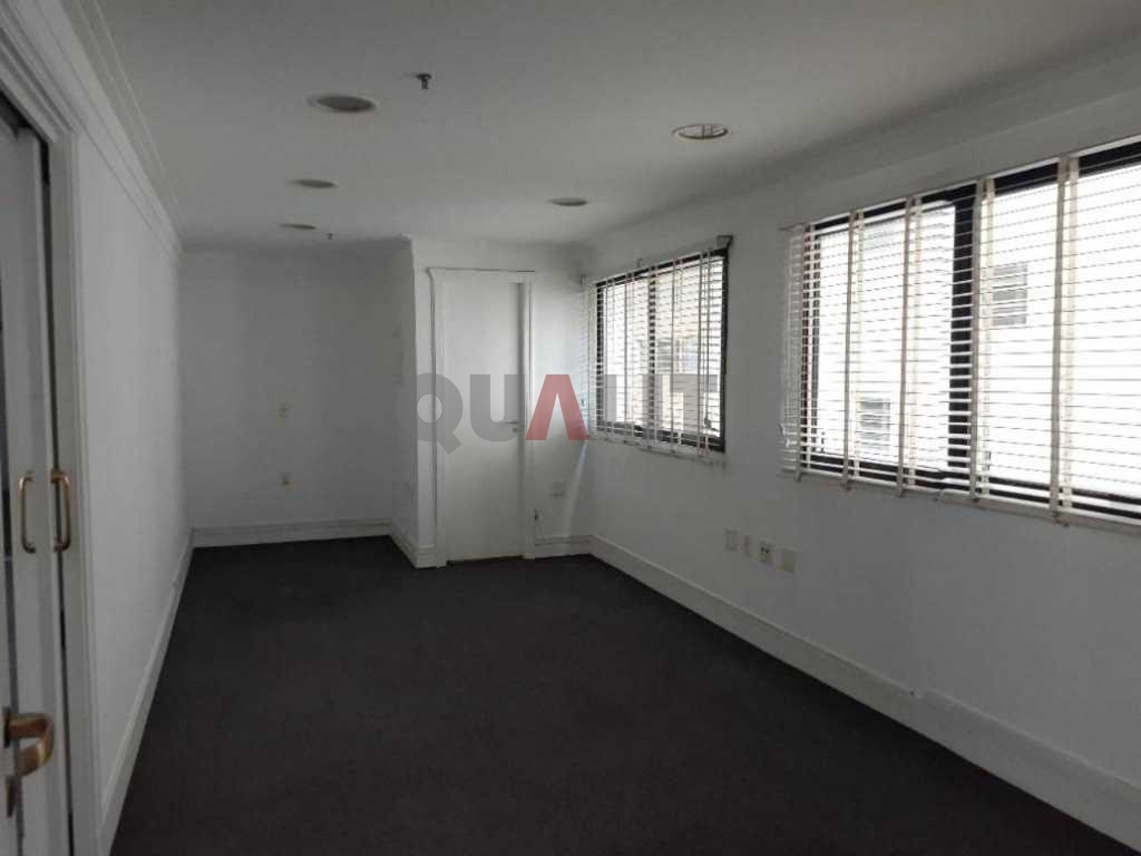 Sala Conjunto Comercial à Venda e ou Locação com 121,52 m², com 4 conjuntos, 4 banheiros e 4 vagas na região Jardim Paulista.