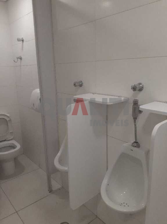 Sala Conjunto Comercial à Venda e ou Locação com 121,52 m², com 4 conjuntos, 4 banheiros e 4 vagas na região Jardim Paulista.