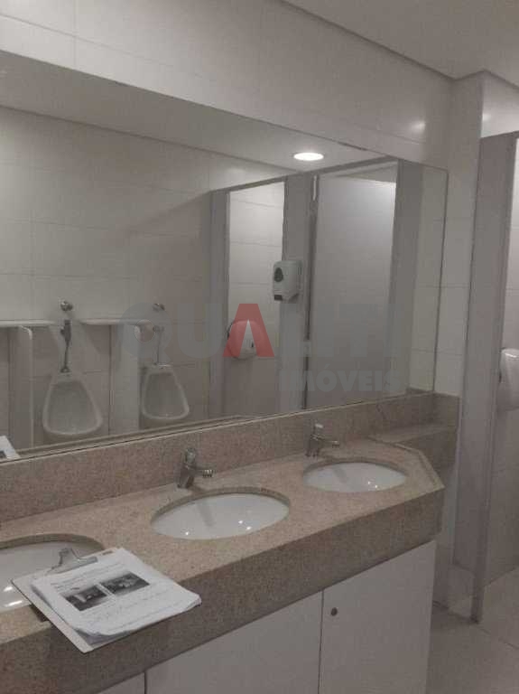 Sala Conjunto Comercial à Venda e ou Locação com 121,52 m², com 4 conjuntos, 4 banheiros e 4 vagas na região Jardim Paulista.