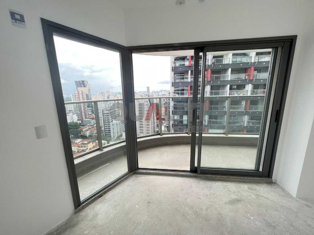 Apartamento à venda em Pinheiros com 49 m², 1 quarto, 1 suíte, living com terraço e 1 vaga