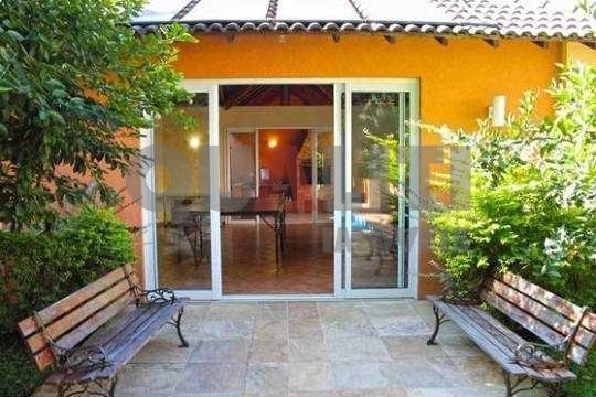 Casa à venda em condomínio fechado no alto da boa vista com 