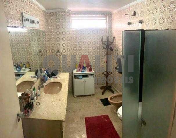 Apartamento à venda com 3 dormitórios, 1 suíte, 2 vagas no bairro Paraíso, um por andar