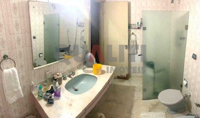 Apartamento à venda com 3 dormitórios, 1 suíte, 2 vagas no bairro Paraíso, um por andar
