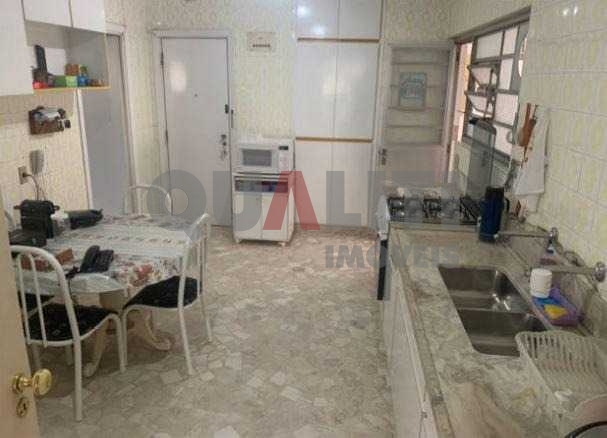 Apartamento à venda com 3 dormitórios, 1 suíte, 2 vagas no bairro Paraíso, um por andar