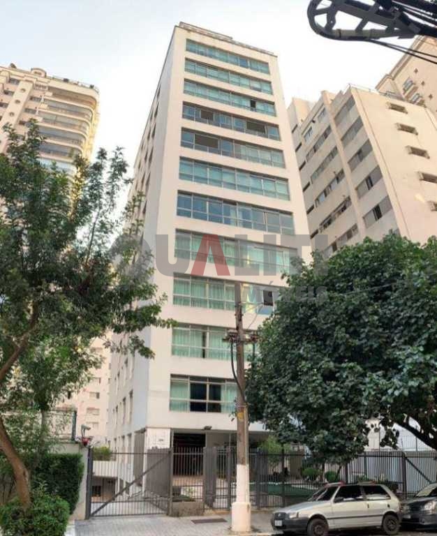 Apartamento à venda com 3 dormitórios, 1 suíte, 2 vagas no bairro Paraíso, um por andar