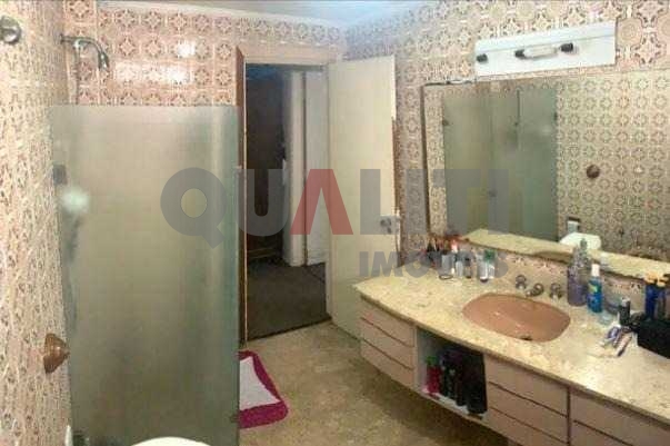 Apartamento à venda com 3 dormitórios, 1 suíte, 2 vagas no bairro Paraíso, um por andar