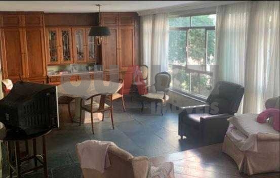 Apartamento à venda com 3 dormitórios, 1 suíte, 2 vagas no bairro Paraíso, um por andar