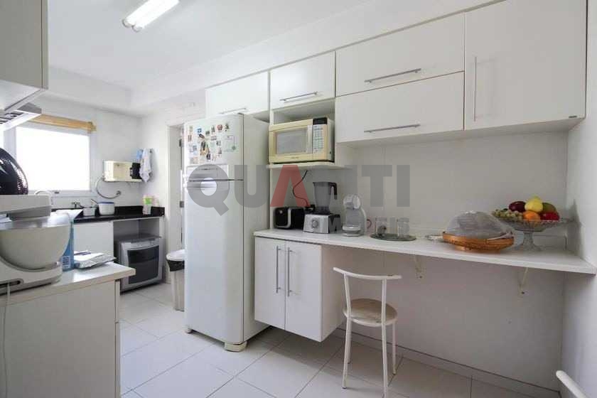 Apartamento com 2 quartos e 2 suítes para locação e venda no Itaim Bibi