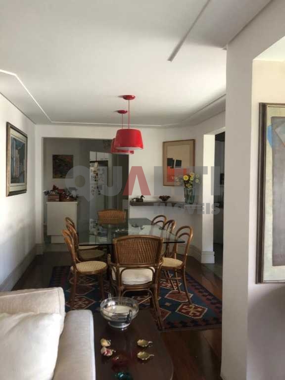 Apartamento à venda no Itaim Bibi, 181 m², com 4 dormitórios, 3 suítes, 3 vagas de garagem.