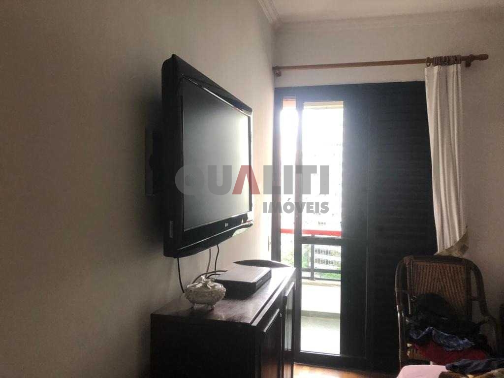Apartamento à venda no Itaim Bibi, 181 m², com 4 dormitórios, 3 suítes, 3 vagas de garagem.