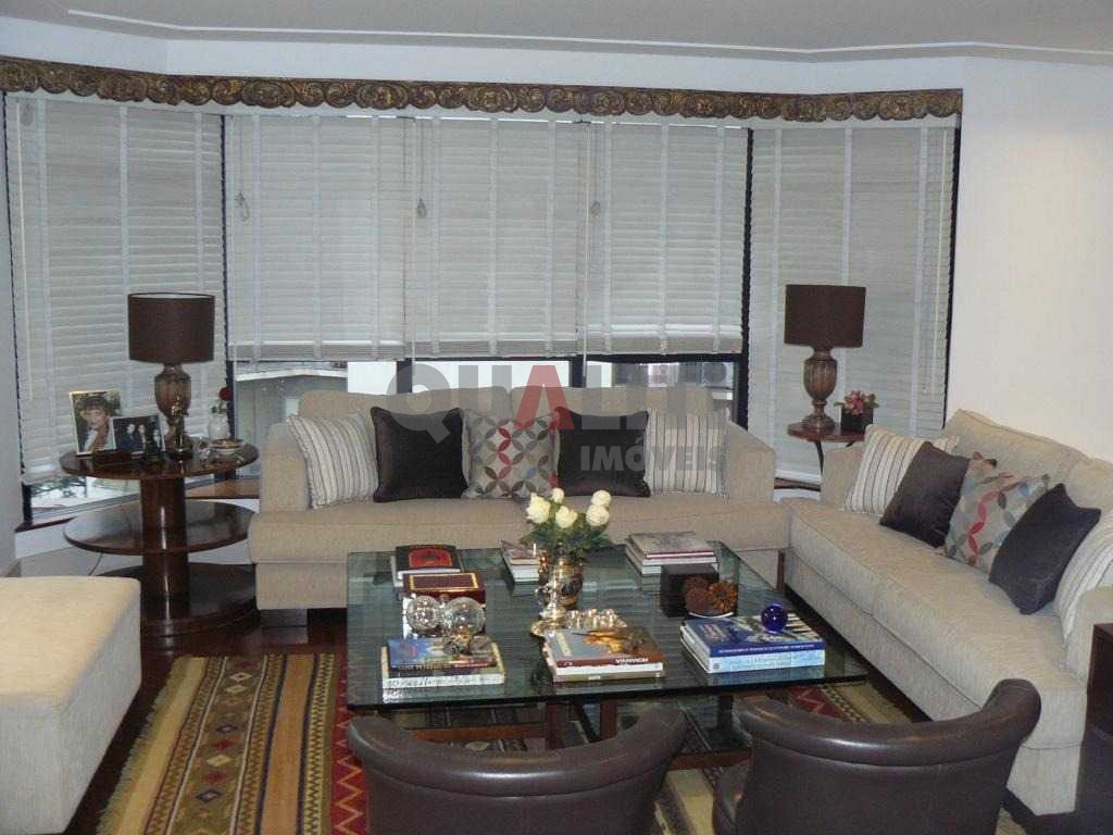 Apartamento à venda no Itaim Bibi, 181 m², com 4 dormitórios, 3 suítes, 3 vagas de garagem.