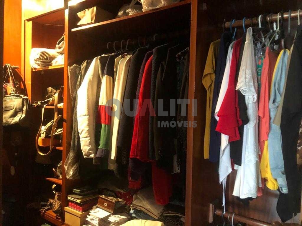 Apartamento à venda no Itaim Bibi, 181 m², com 4 dormitórios, 3 suítes, 3 vagas de garagem.