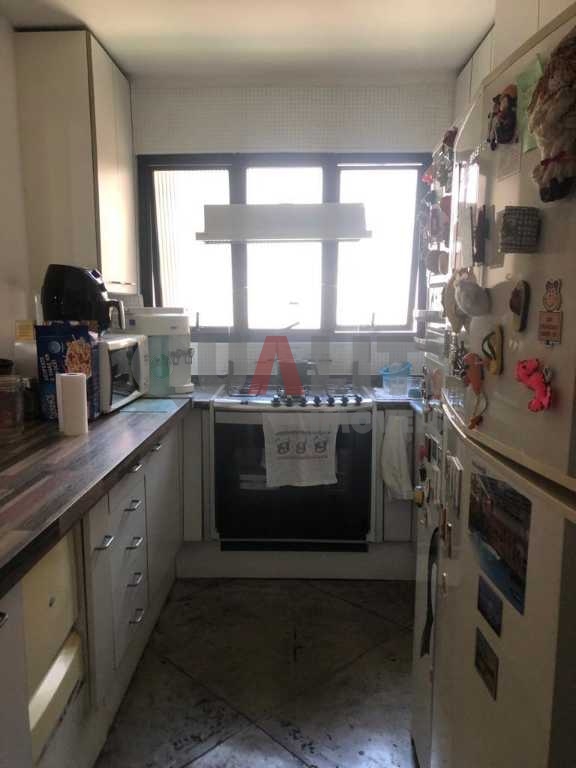 Apartamento à venda no Itaim Bibi, 181 m², com 4 dormitórios, 3 suítes, 3 vagas de garagem.