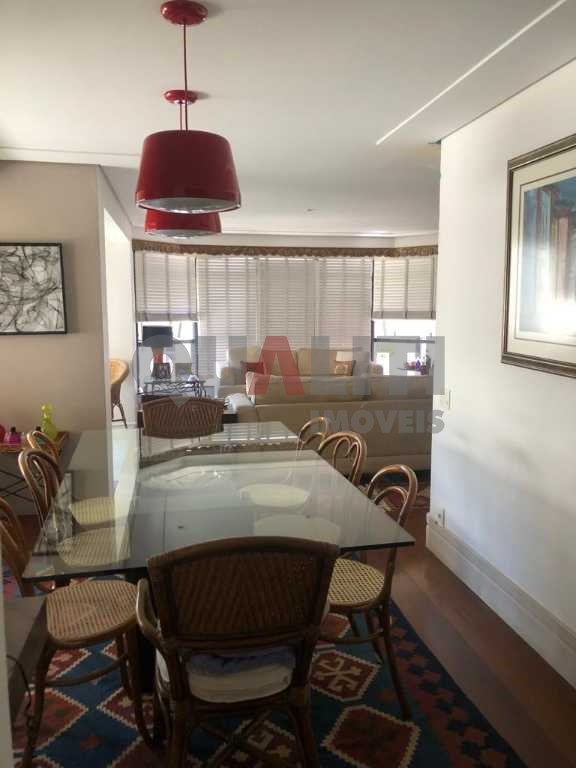 Apartamento à venda no Itaim Bibi, 181 m², com 4 dormitórios, 3 suítes, 3 vagas de garagem.