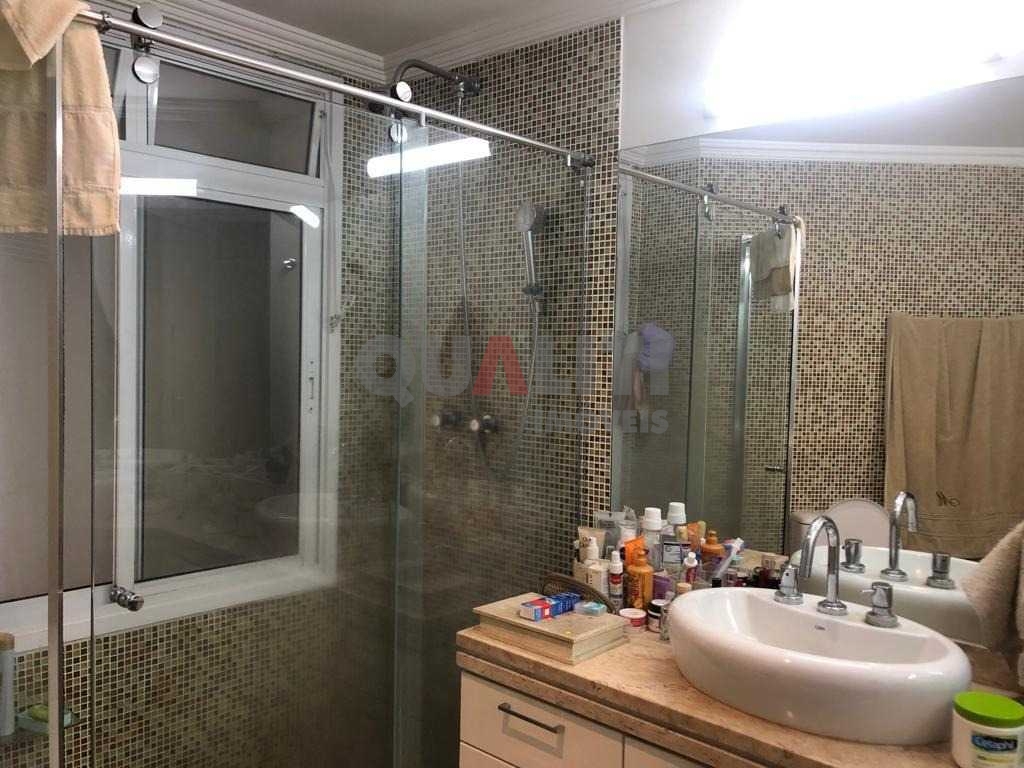 Apartamento à venda no Itaim Bibi, 181 m², com 4 dormitórios, 3 suítes, 3 vagas de garagem.