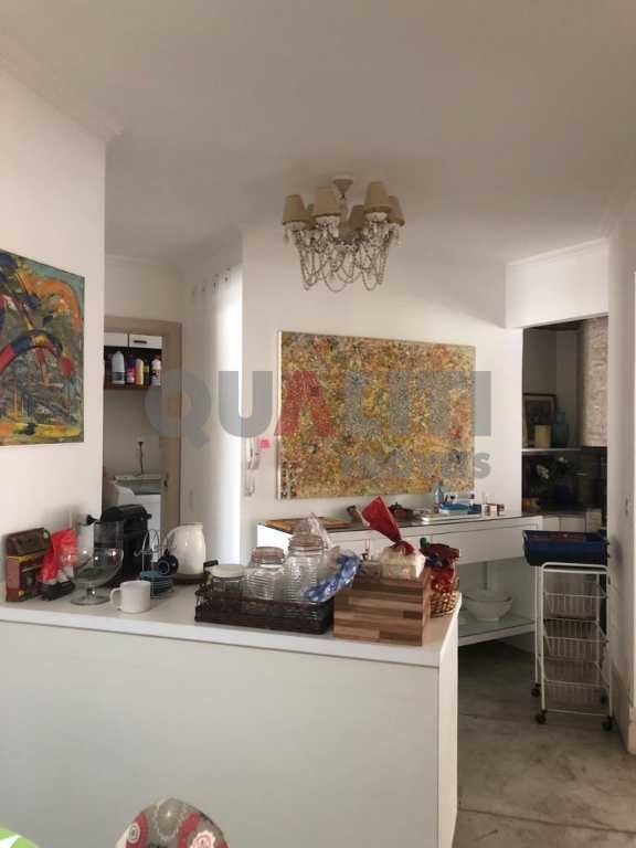 Apartamento à venda no Itaim Bibi, 181 m², com 4 dormitórios, 3 suítes, 3 vagas de garagem.