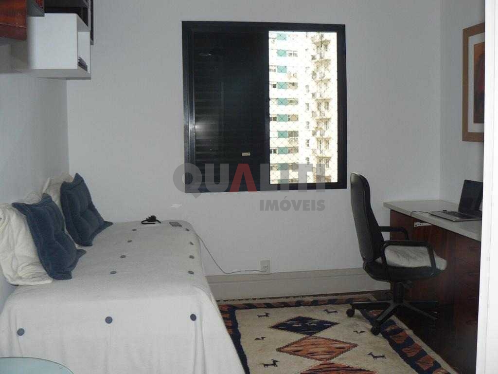 Apartamento à venda no Itaim Bibi, 181 m², com 4 dormitórios, 3 suítes, 3 vagas de garagem.