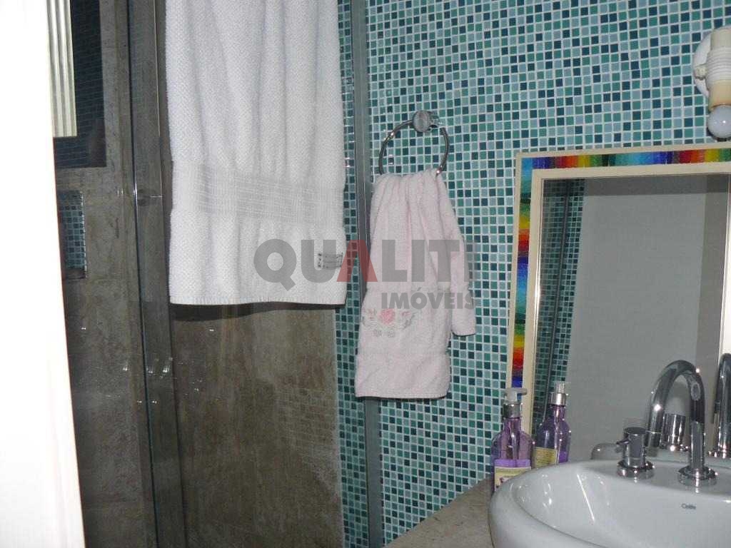 Apartamento à venda no Itaim Bibi, 181 m², com 4 dormitórios, 3 suítes, 3 vagas de garagem.
