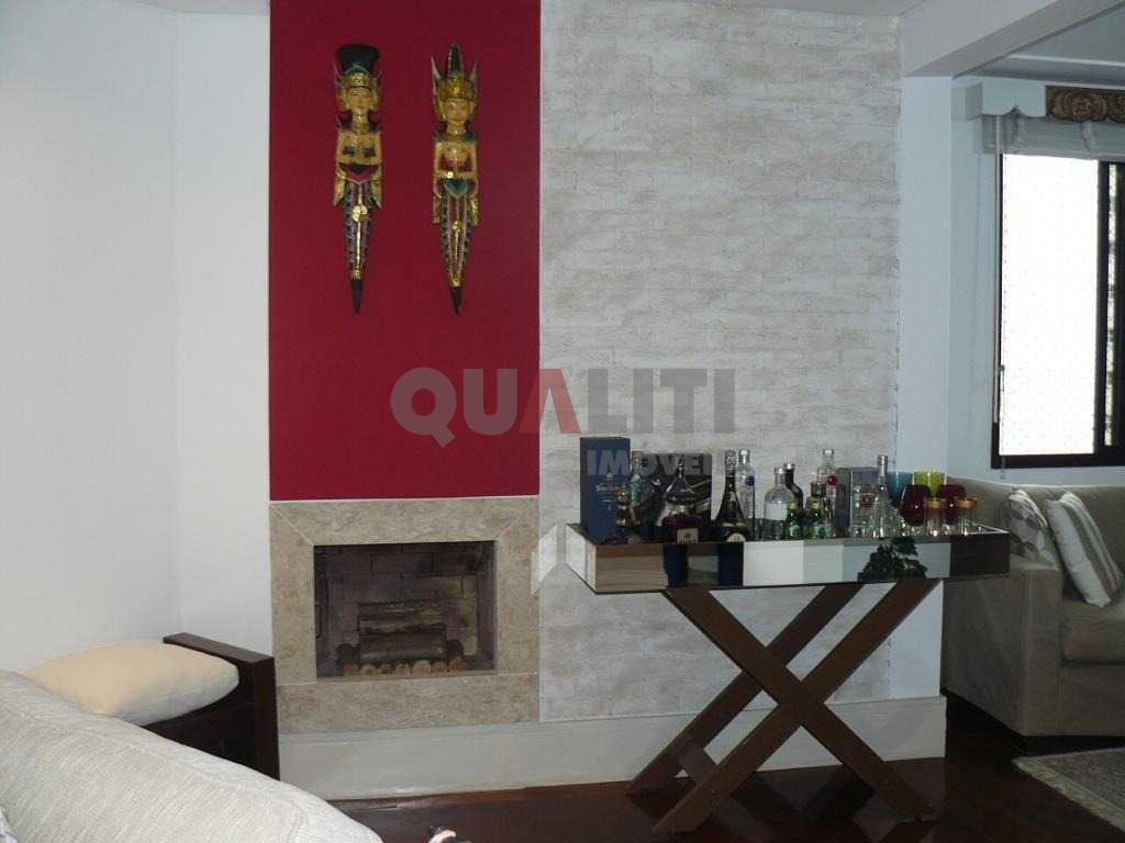 Apartamento à venda no Itaim Bibi, 181 m², com 4 dormitórios, 3 suítes, 3 vagas de garagem.