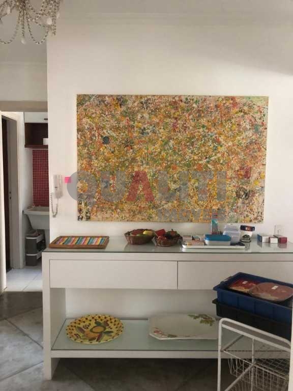 Apartamento à venda no Itaim Bibi, 181 m², com 4 dormitórios, 3 suítes, 3 vagas de garagem.
