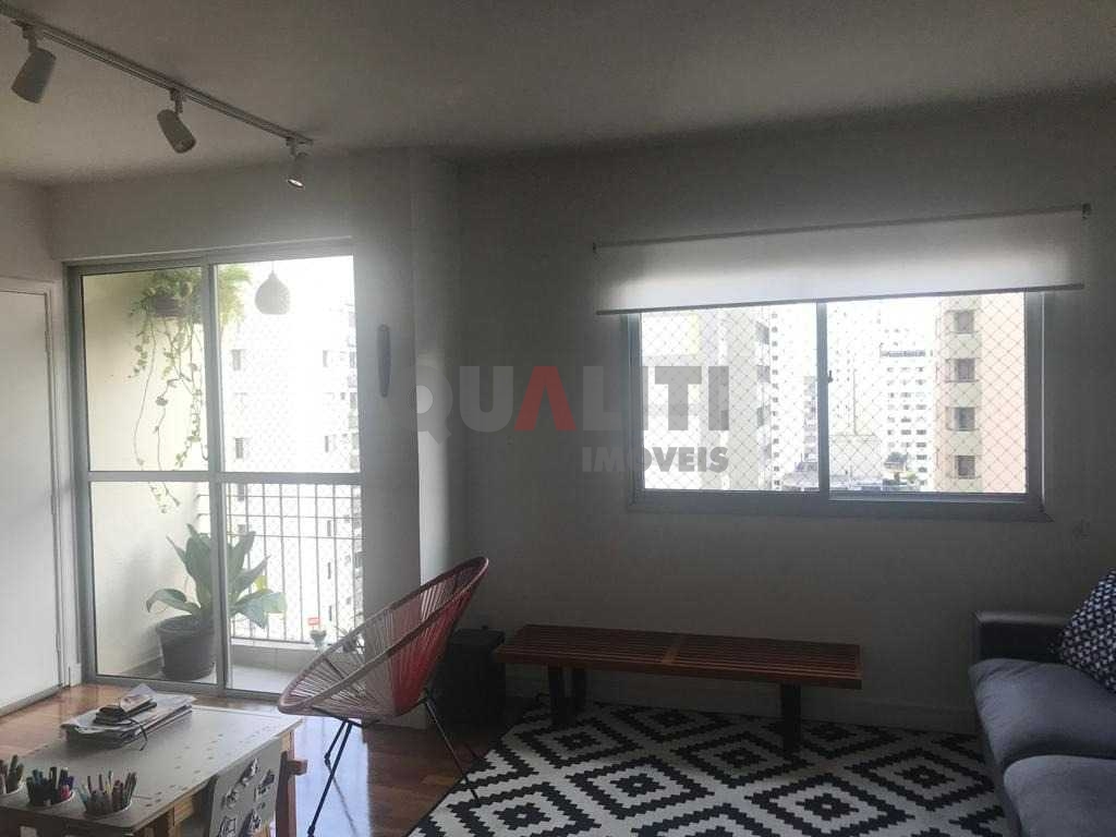 Apartamento à venda em Moema com 3 dormitórios e 1 suíte todo reformado