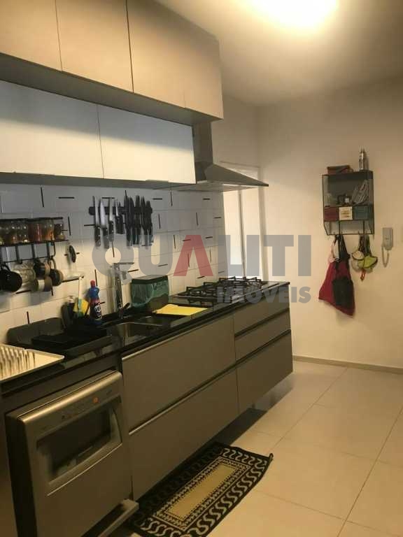 Apartamento à venda em Moema com 3 dormitórios e 1 suíte todo reformado