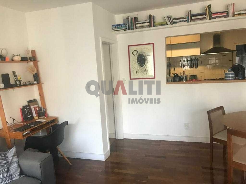 Apartamento à venda em Moema com 3 dormitórios e 1 suíte todo reformado