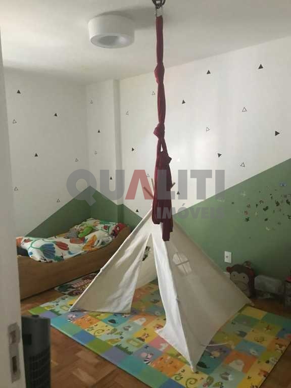 Apartamento à venda em Moema com 3 dormitórios e 1 suíte todo reformado