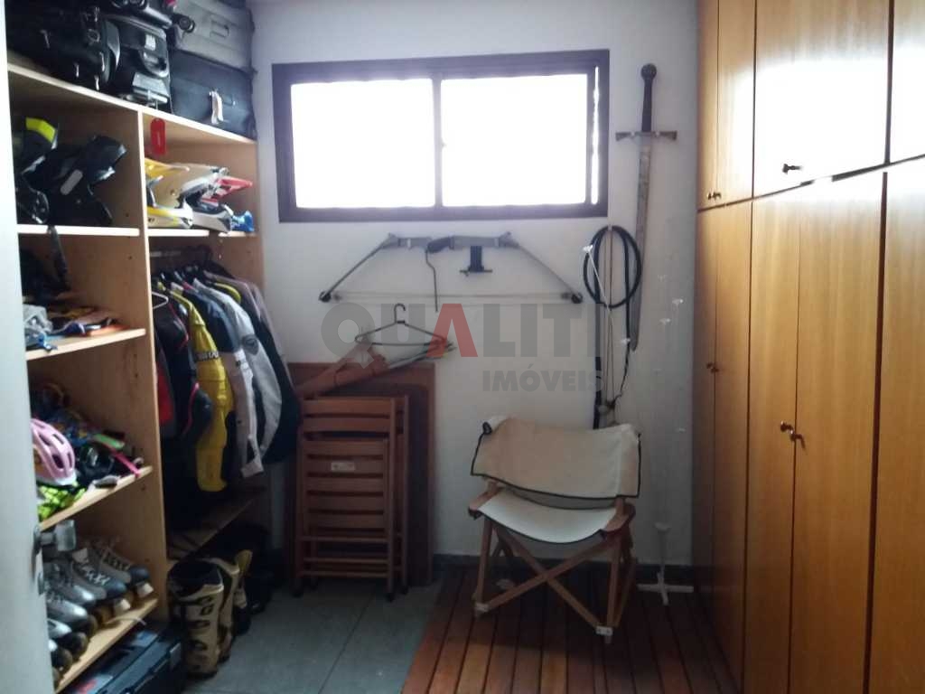 Apartamento à venda em Moema, 4 dormitórios, 3 suítes, 4 vagas demarcadas, depósito