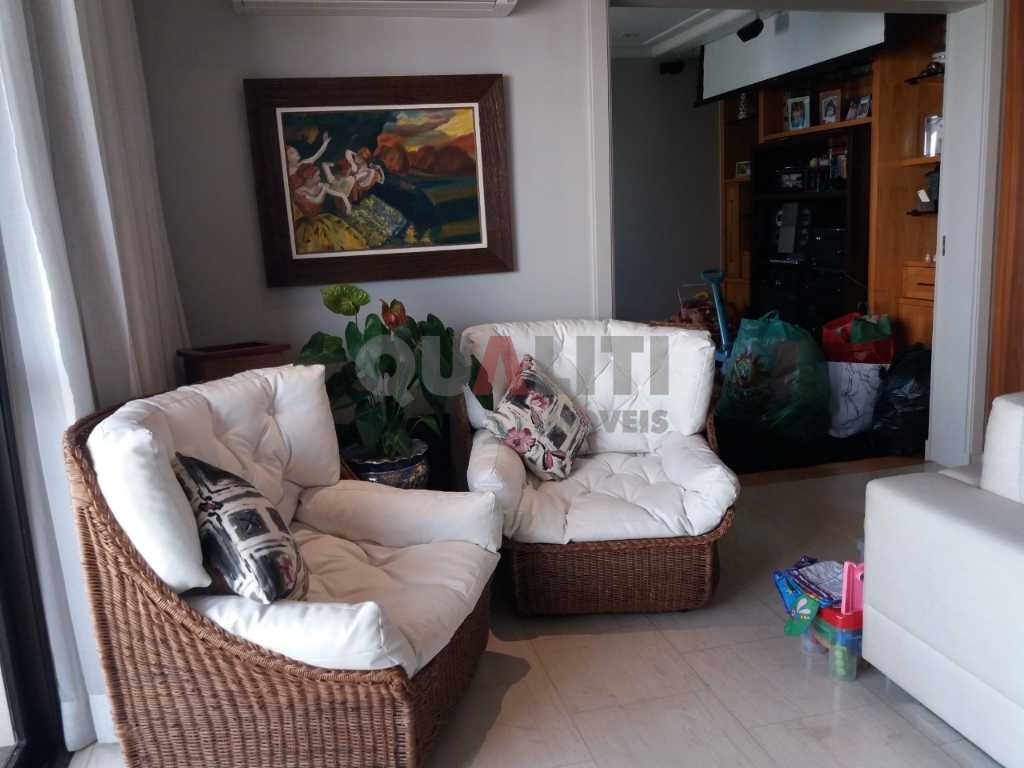 Apartamento à venda em Moema, 4 dormitórios, 3 suítes, 4 vagas demarcadas, depósito