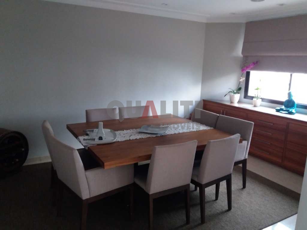 Apartamento à venda em Moema, 4 dormitórios, 3 suítes, 4 vagas demarcadas, depósito