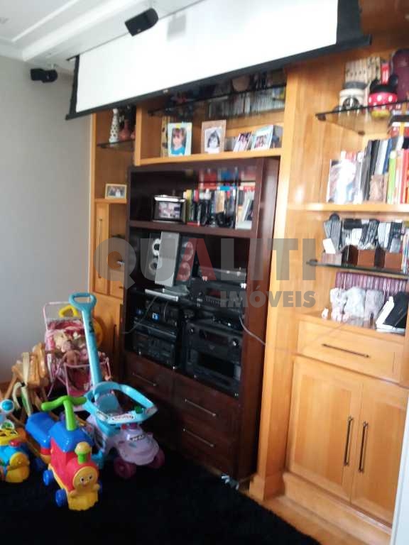 Apartamento à venda em Moema, 4 dormitórios, 3 suítes, 4 vagas demarcadas, depósito