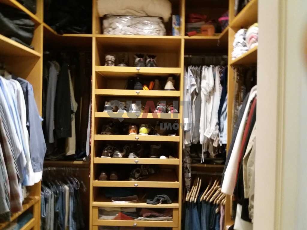 Apartamento à venda em Moema, 4 dormitórios, 3 suítes, 4 vagas demarcadas, depósito