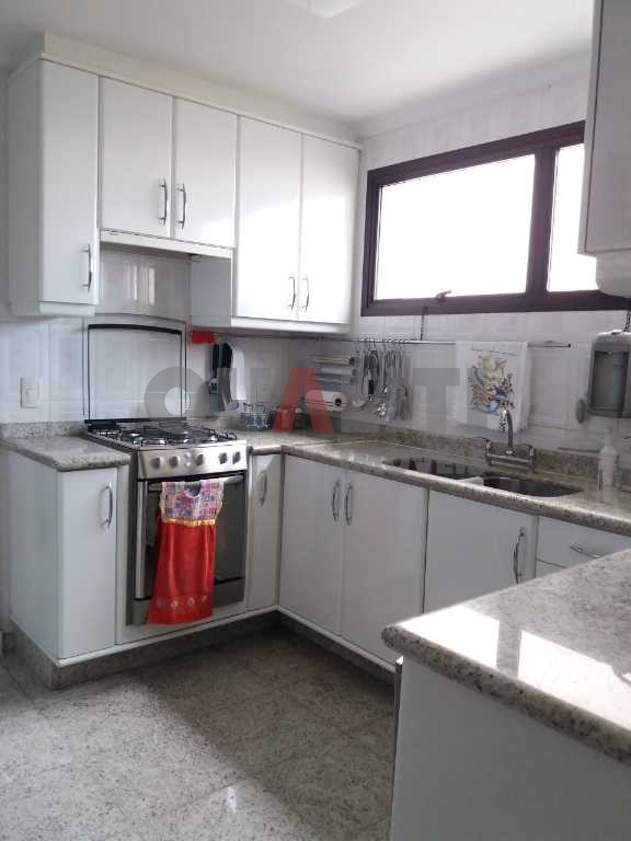 Apartamento à venda em Moema, 4 dormitórios, 3 suítes, 4 vagas demarcadas, depósito