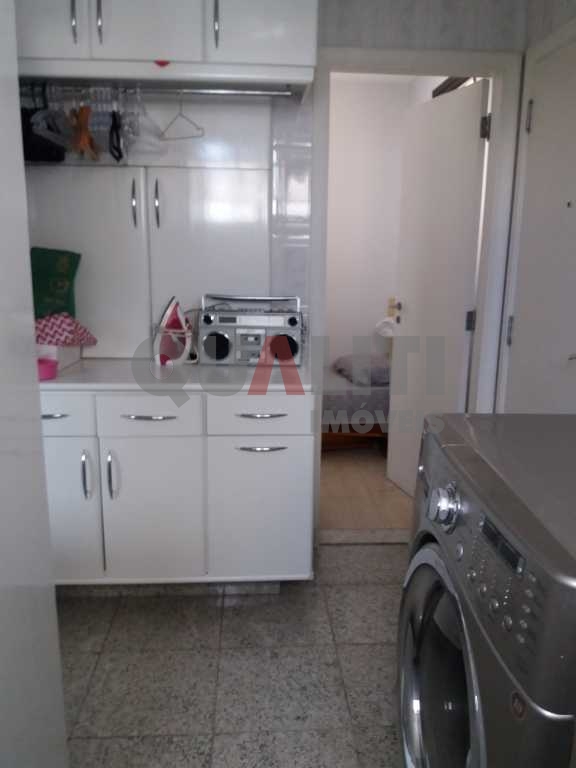 Apartamento à venda em Moema, 4 dormitórios, 3 suítes, 4 vagas demarcadas, depósito