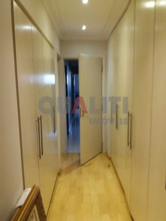 Apartamento à venda em Moema, 4 dormitórios, 3 suítes, 4 vagas demarcadas, depósito