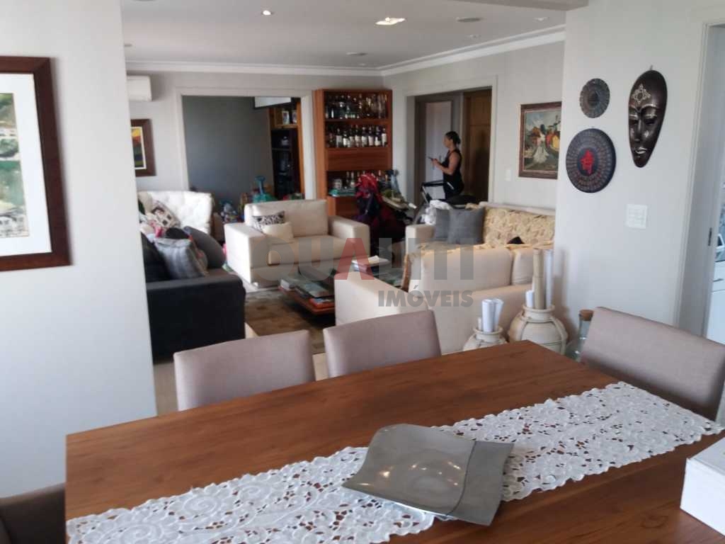 Apartamento à venda em Moema, 4 dormitórios, 3 suítes, 4 vagas demarcadas, depósito