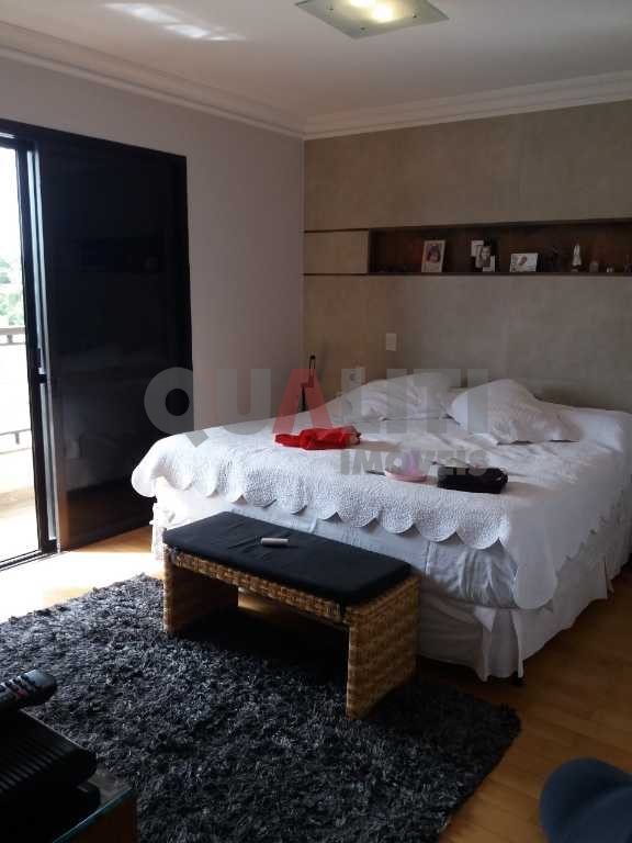Apartamento à venda em Moema, 4 dormitórios, 3 suítes, 4 vagas demarcadas, depósito