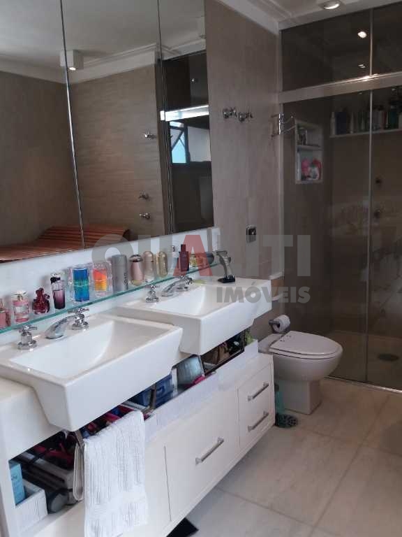 Apartamento à venda em Moema, 4 dormitórios, 3 suítes, 4 vagas demarcadas, depósito