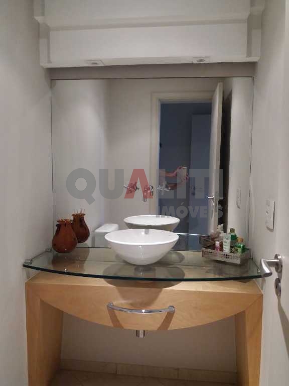 Apartamento à venda em Moema, 4 dormitórios, 3 suítes, 4 vagas demarcadas, depósito
