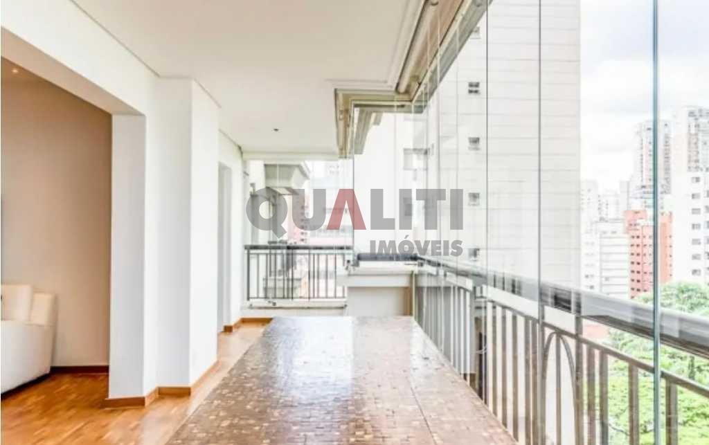 Apartamento à venda totalmente mobiliado em Moema Pássaros com 222m², 3 quartos, 4 vagas e 2 suítes