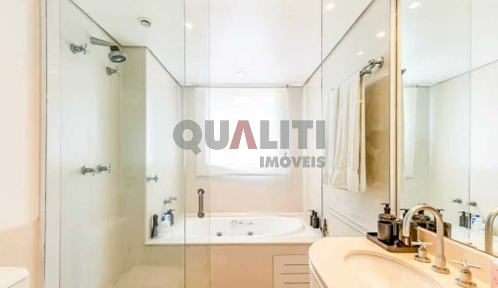 Apartamento à venda totalmente mobiliado em Moema Pássaros com 222m², 3 quartos, 4 vagas e 2 suítes