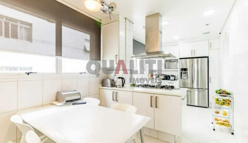 Apartamento à venda totalmente mobiliado em Moema Pássaros com 222m², 3 quartos, 4 vagas e 2 suítes