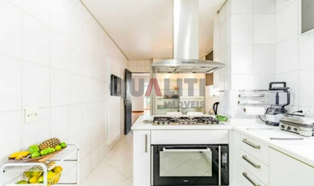 Apartamento à venda totalmente mobiliado em Moema Pássaros com 222m², 3 quartos, 4 vagas e 2 suítes