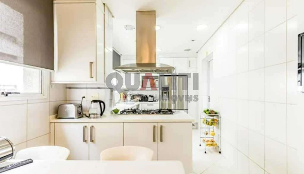 Apartamento à venda totalmente mobiliado em Moema Pássaros com 222m², 3 quartos, 4 vagas e 2 suítes