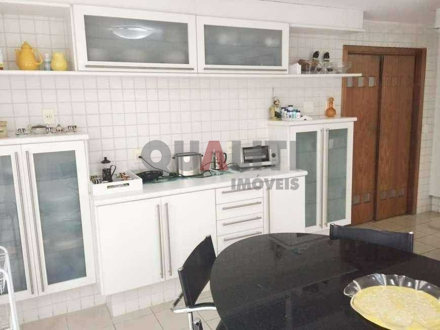 Casa com 6 Quartos e 4 banheiros à Venda em Moema